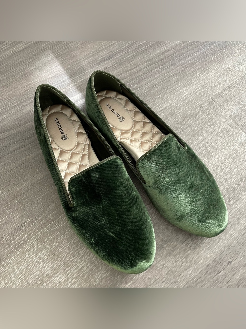 Birdies green velvet flats womenโs 7.5